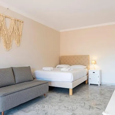 Mini Moon Light Five Stars Holiday House
