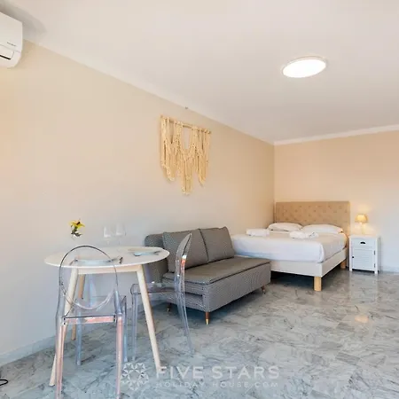 Mini Moon Light Five Stars Holiday House * Nizza